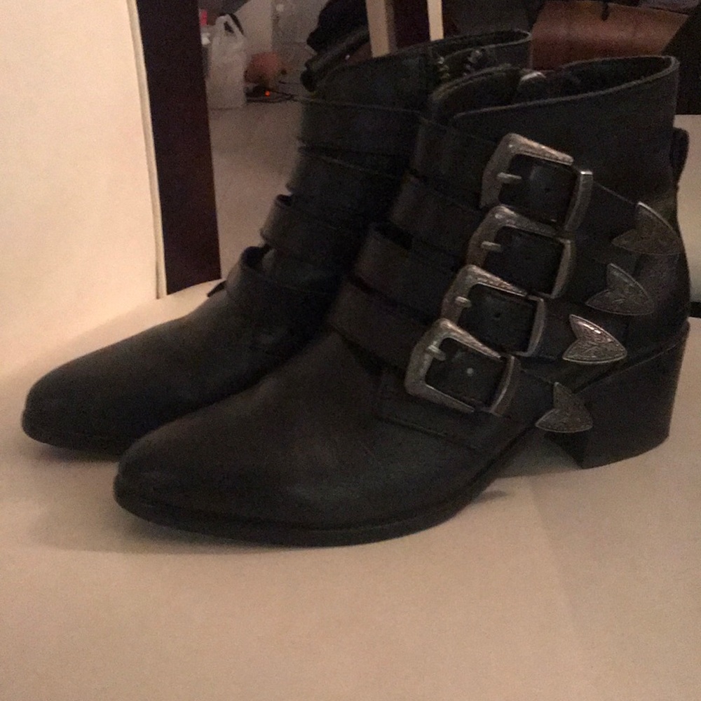 Like new leather moto booties